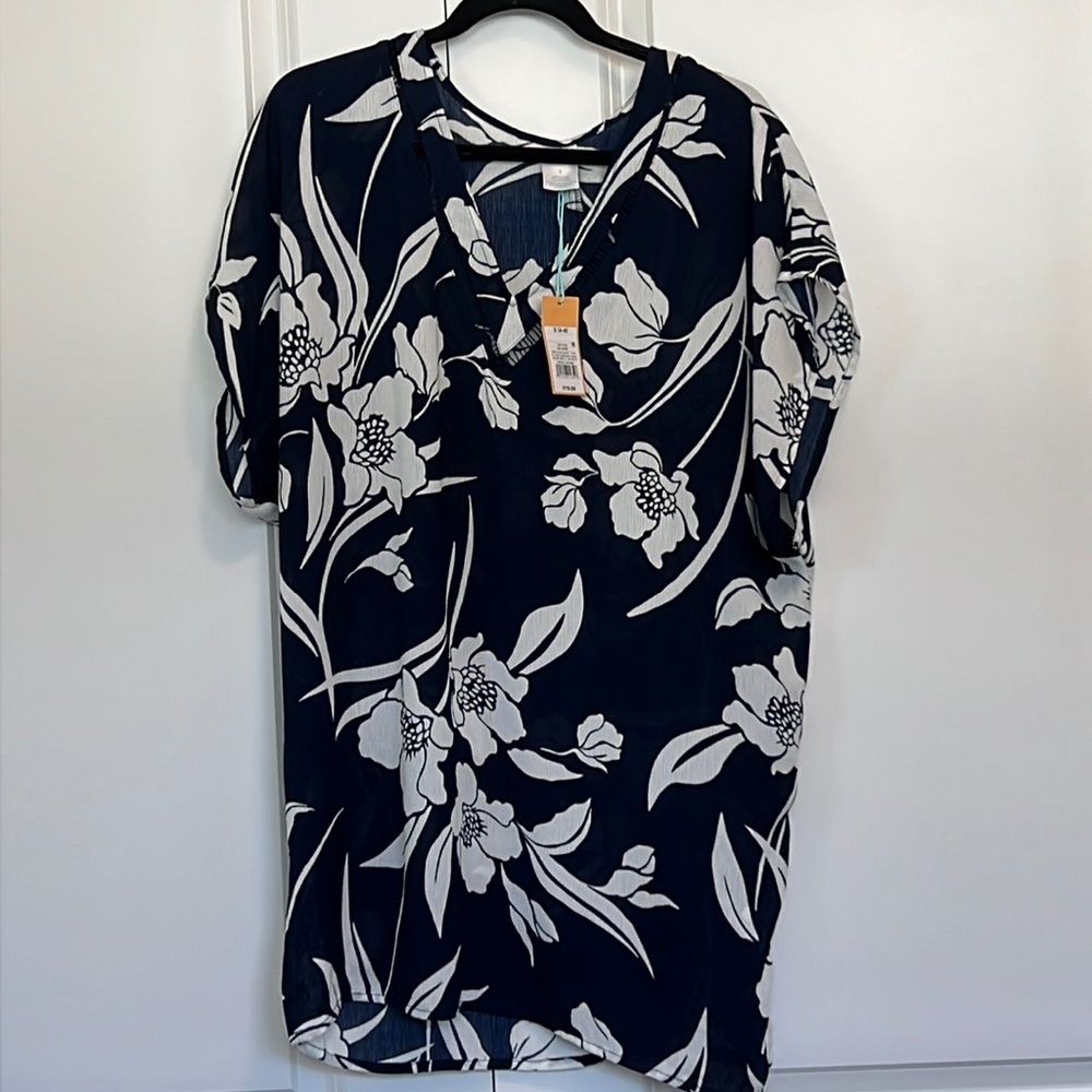 Nwt. Beach cover up. From target navy blue white florals